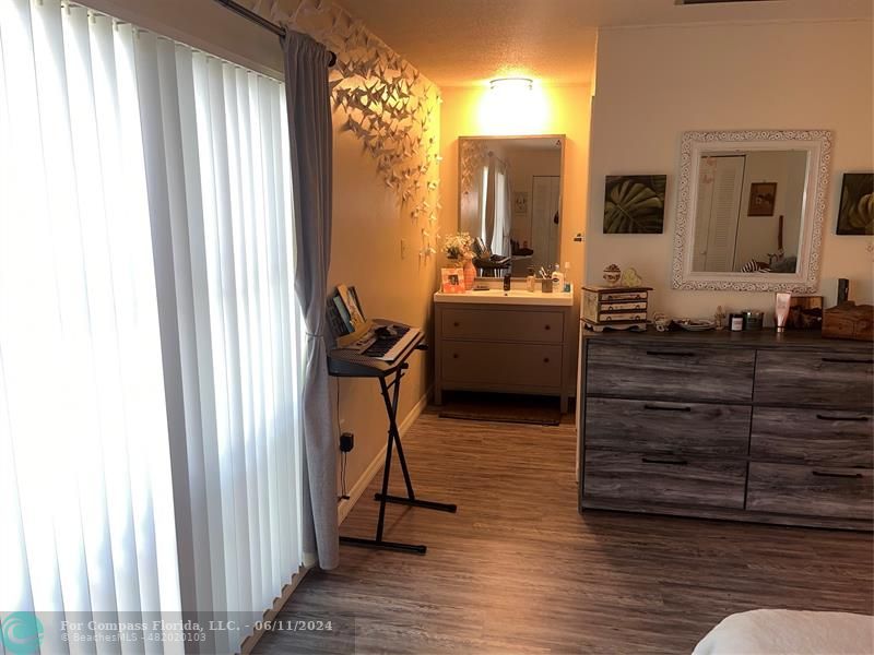 Brandywine Condominiums Gainesville, FL 32608 - Photo 12 of 18 a view of a hallway with a large mirror and a window