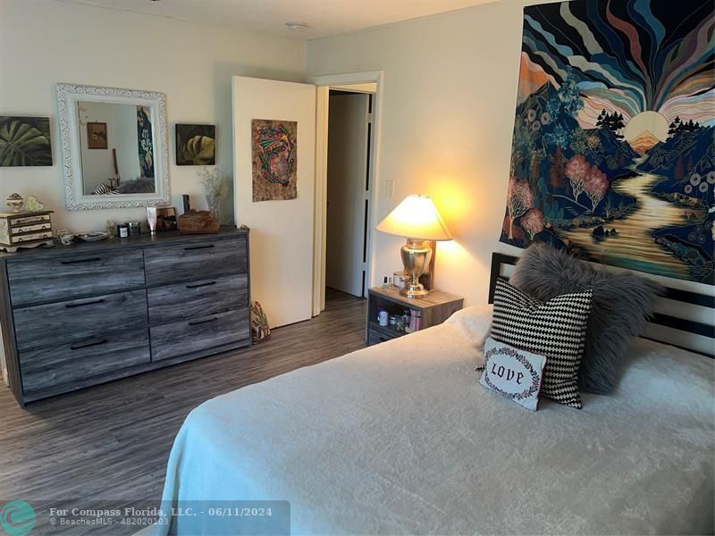 Brandywine Condominiums Gainesville, FL 32608 - Photo 10 of 18 a bedroom with a bed and a lamp on dresser