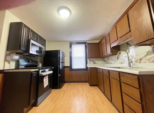 $2,000 | 27 Wilcox Street, Unit 1L, Springfield, MA 01105