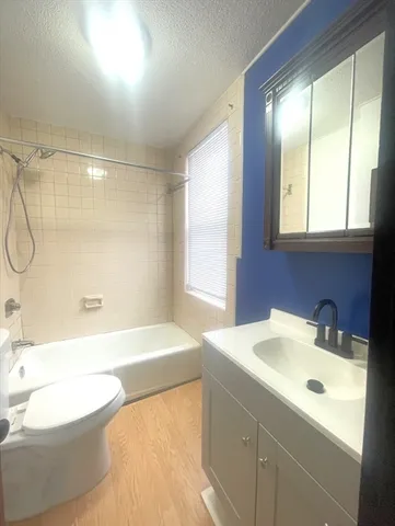 $2,000 | 27 Wilcox Street, Unit 1L, Springfield, MA 01105