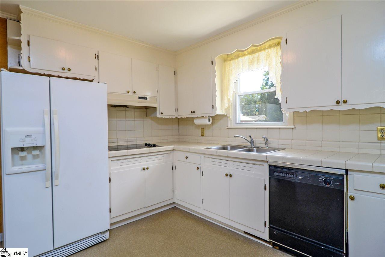 102 Old Trail Road Greenville, SC 29607 - Photo 4 of 30