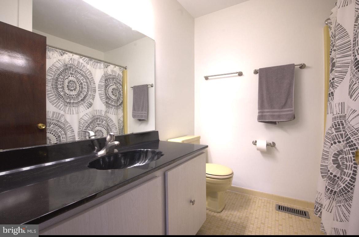 8 Del Sol Place Sicklerville, NJ 08081 - Photo 16 of 23 Guest Full Bath