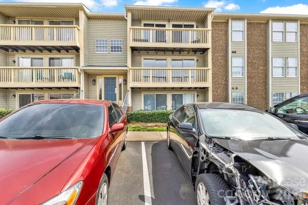 $1,298 | 1624 Arlyn Circle, Unit H, Charlotte, NC 28213