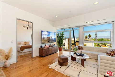 $1,425,000 | 3111 Vía Dolce, Unit 402, Marina del Rey, CA 90292