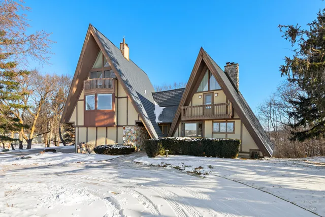 $599,000 | 7814 North Pillow Hill Road, Spring Grove, IL 60081