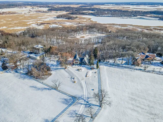 $599,000 | 7814 North Pillow Hill Road, Spring Grove, IL 60081