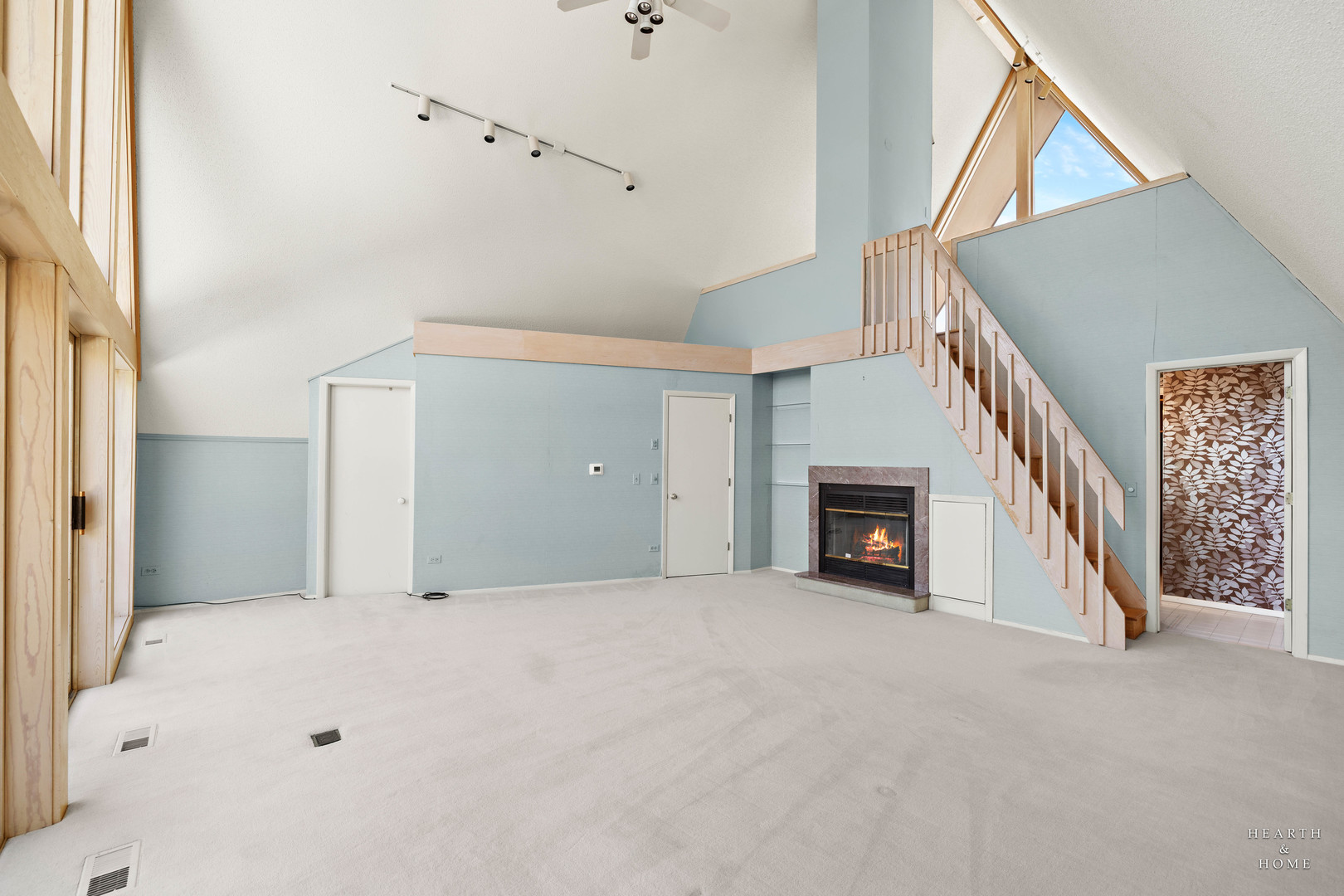 7814 North Pillow Hill Road Spring Grove, IL 60081 - Photo 23 of 62 a view of a livingroom with an empty room and a fireplace
