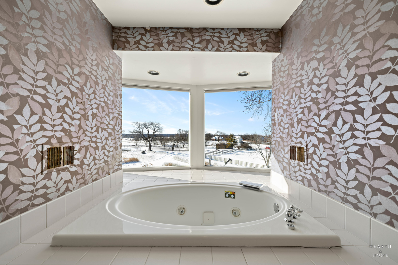 7814 North Pillow Hill Road Spring Grove, IL 60081 - Photo 28 of 62 a bathroom with a bathtub and a sink