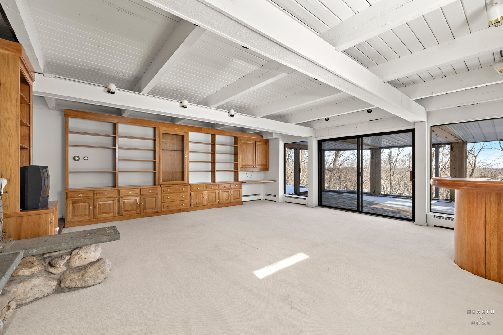 7814 North Pillow Hill Road Spring Grove, IL 60081 - Photo 36 of 62 a view of an empty room with a window