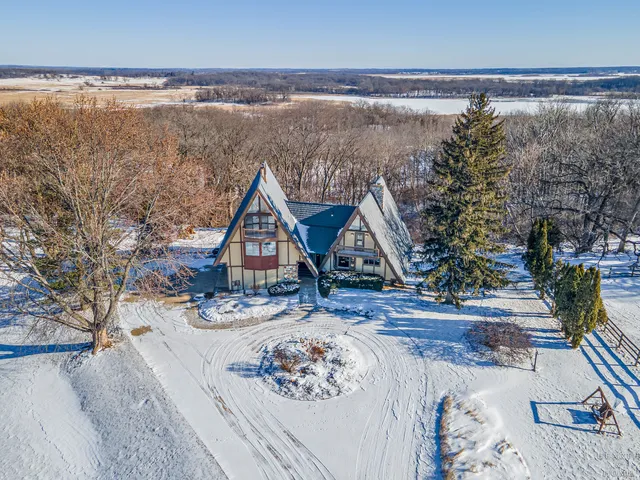 $599,000 | 7814 North Pillow Hill Road, Spring Grove, IL 60081