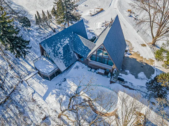 $599,000 | 7814 North Pillow Hill Road, Spring Grove, IL 60081