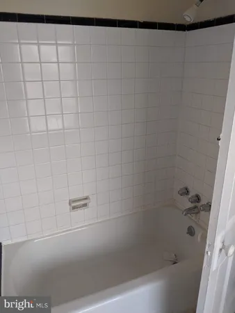 $2,850 | 1728 Pine Street, Unit 3F, Philadelphia, PA 19103