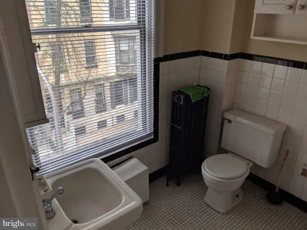 $2,850 | 1728 Pine Street, Unit 3F, Philadelphia, PA 19103