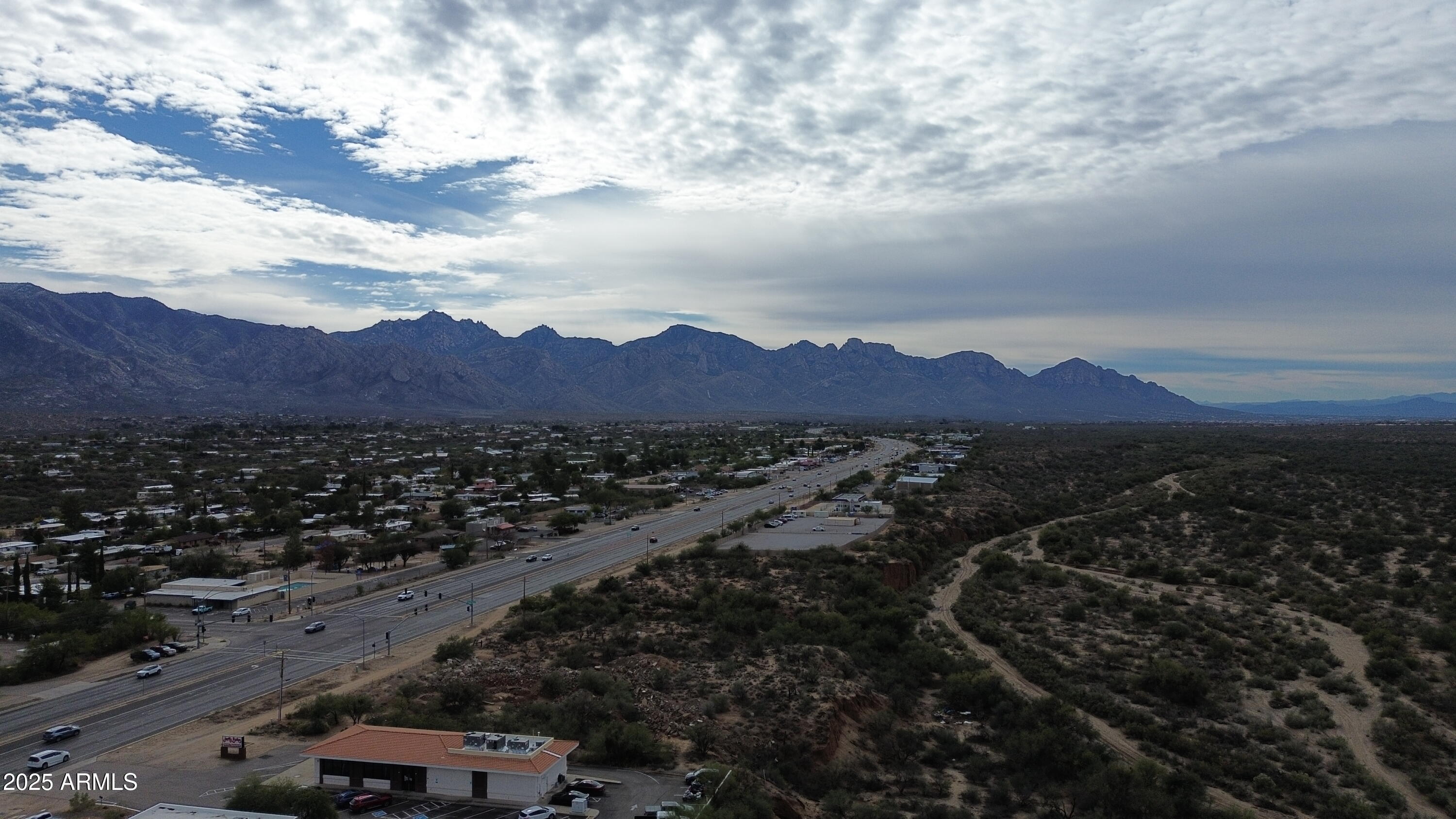 16633 North Oracle Road Tucson, AZ 85739 - Photo 14 of 40 a view of a city with a mountain