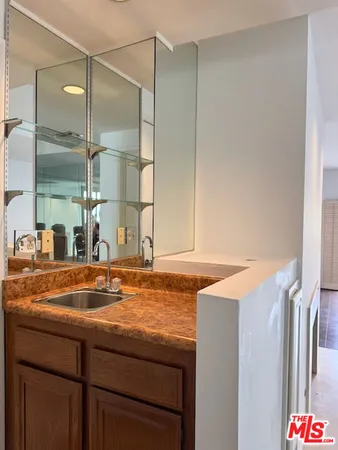 $5,300 | 1655 Selby Avenue, Unit 102, Los Angeles, CA 90024