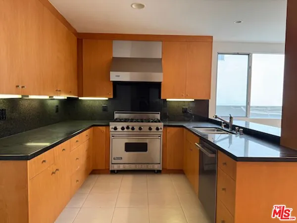 $5,300 | 1655 Selby Avenue, Unit 102, Los Angeles, CA 90024