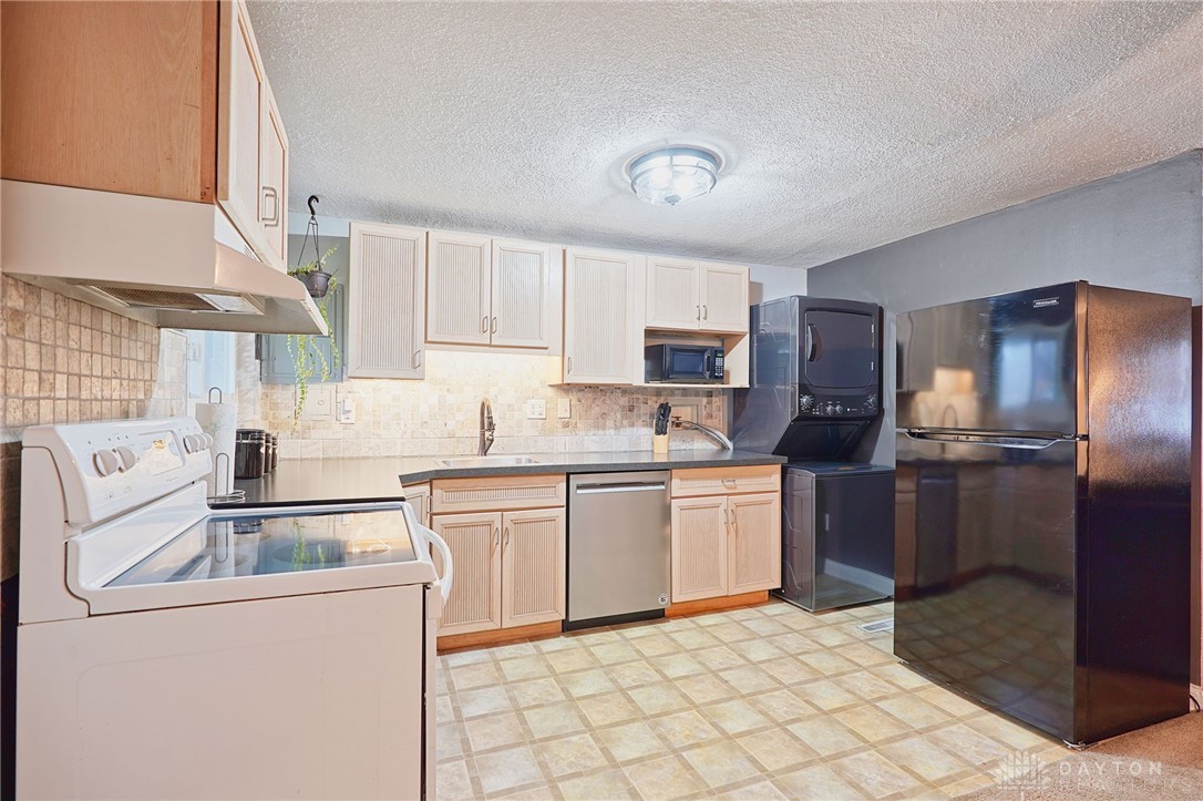 4624 Sunray Road Kettering, OH 45429 - Photo 12 of 37