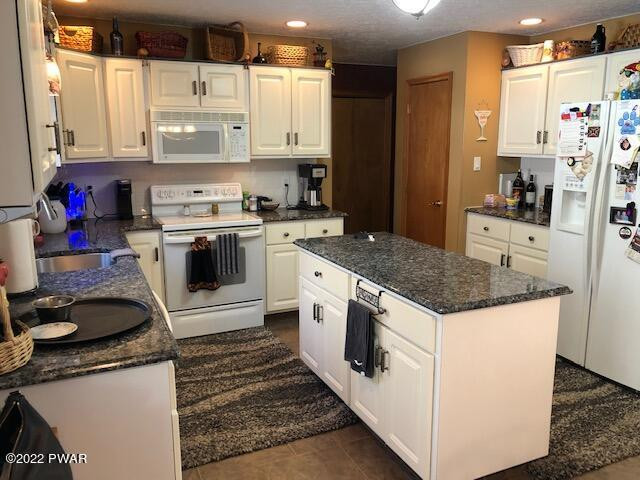 877 Lockville Road Dallas, PA 18612 - Photo 4 of 51