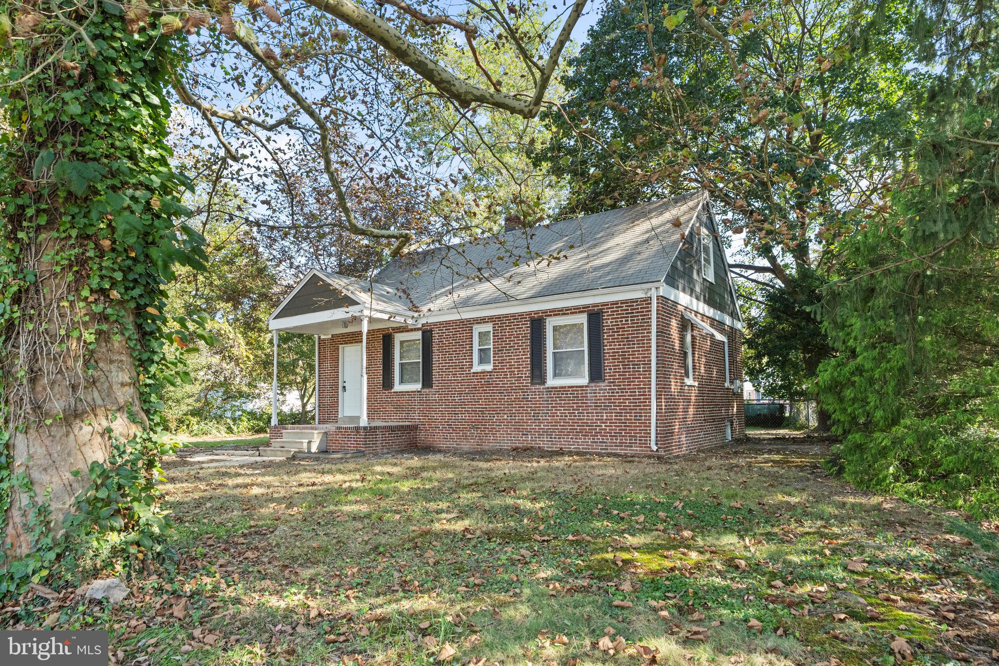 188 Cook Avenue Salem, NJ 08079 - Photo 3 of 25 a front view of a house with a garden