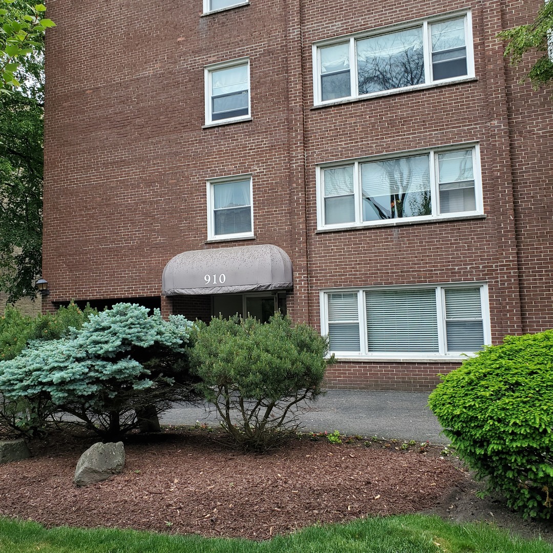 910 Washington Street, Unit 1A Evanston, IL 60202 - Photo 1 of 14 a view of a brick house next to a yard