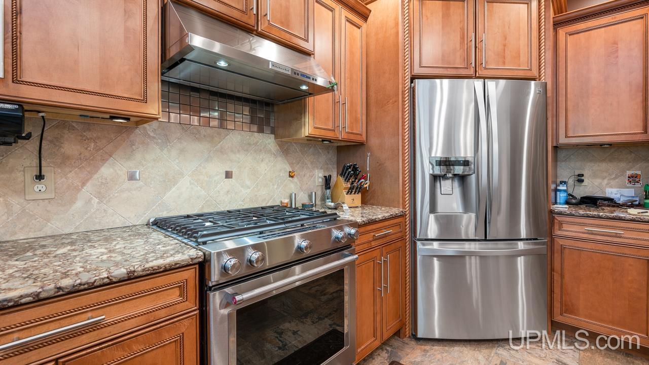7695 Tipperary Road Gladstone, MI 49837 - Photo 7 of 65 Gallery Image 7
