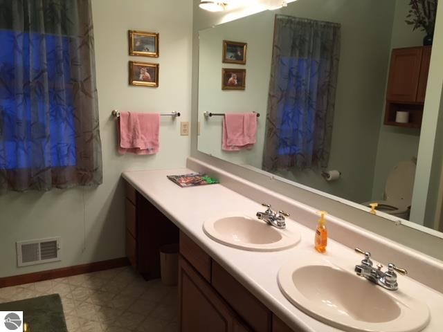 843 Holly Road Cadillac, MI 49601 - Photo 18 of 23 1794657-17.JPG