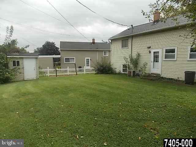 743 Fireside Road York, PA 17404 - Photo 3 of 31