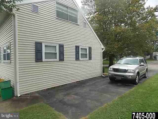 743 Fireside Road York, PA 17404 - Photo 5 of 31