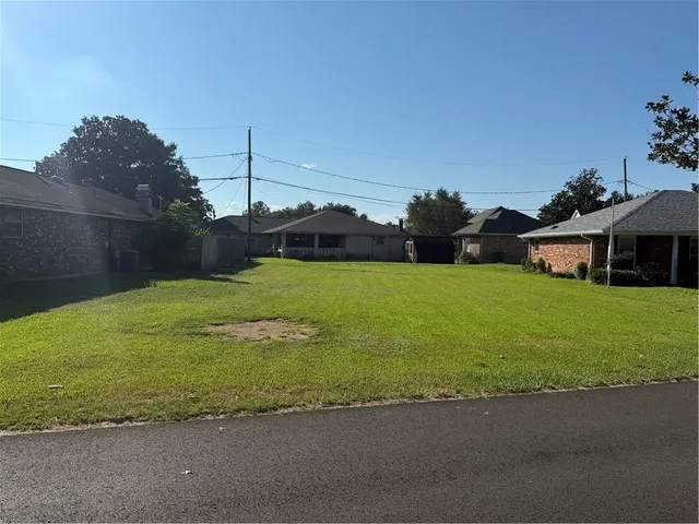 $99,000 | 11 Sombrero Lane, St. Rose, LA 70087