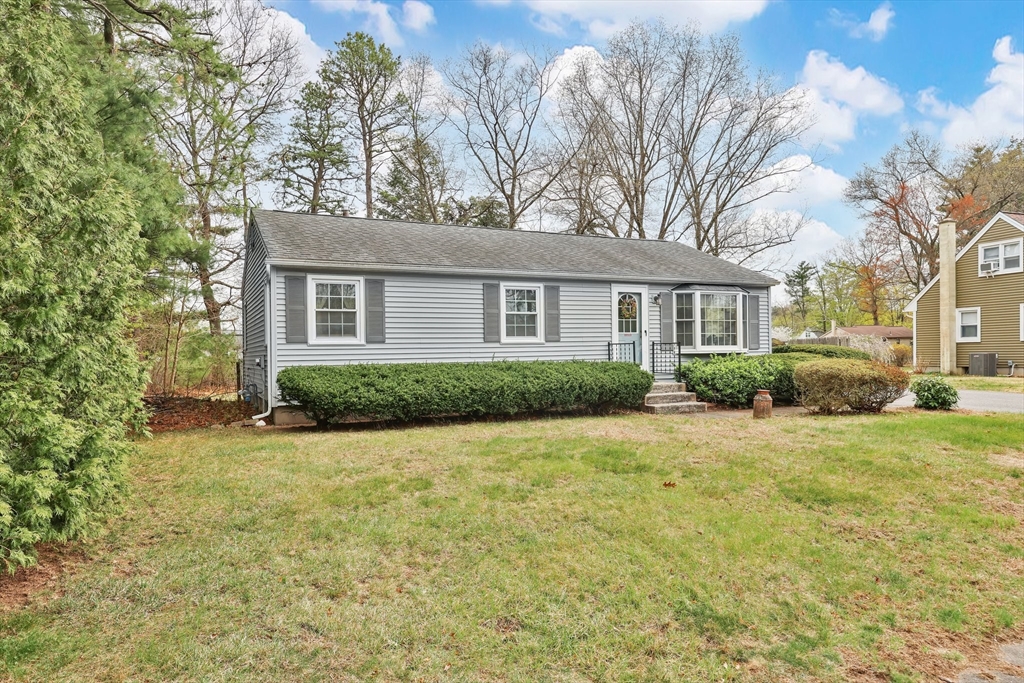 37 Kenneth Road Easthampton, MA 01027 - Photo 3 of 35 front view of a house with a yard