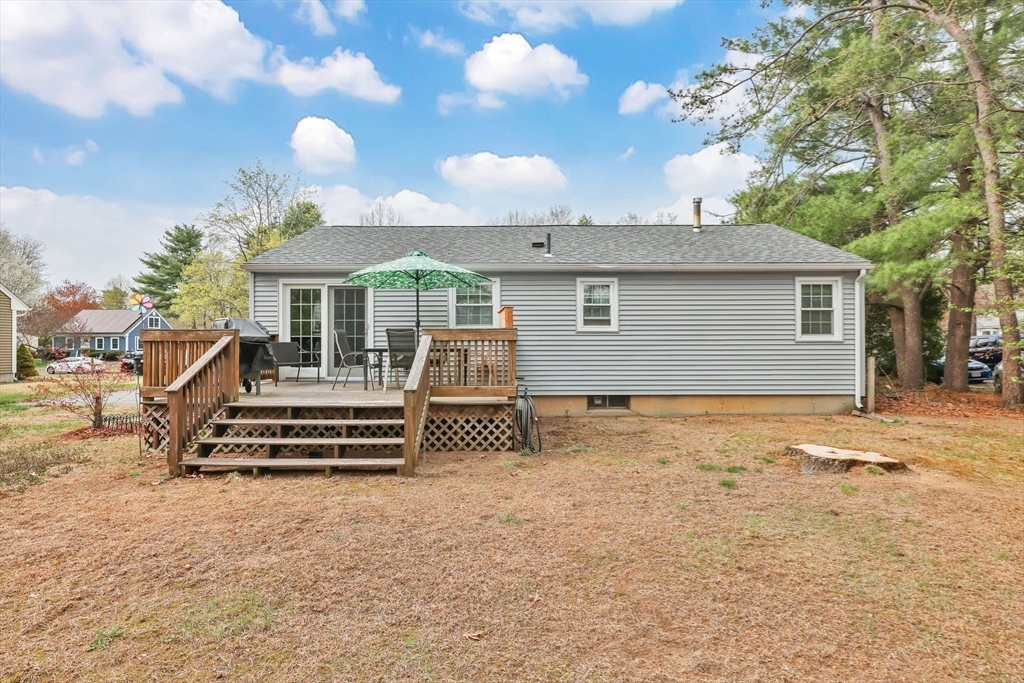 37 Kenneth Road Easthampton, MA 01027 - Photo 31 of 35 a front view of a house with a yard