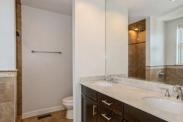 $3,450 | 7205 North Oakley Avenue, Chicago, IL 60645