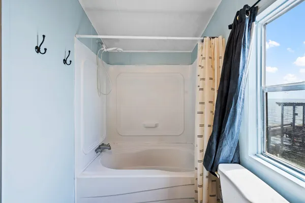 $325,000 | 187 Panther, Onalaska, TX 77360