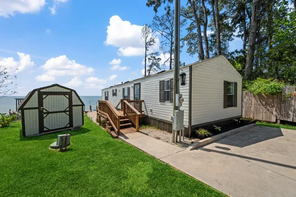 $325,000 | 187 Panther, Onalaska, TX 77360