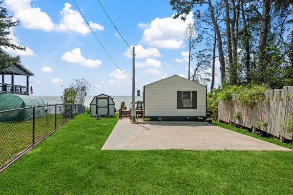 $325,000 | 187 Panther, Onalaska, TX 77360