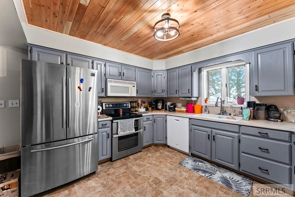 6685 East Iona Road Idaho Falls, ID 83401 - Photo 10 of 59