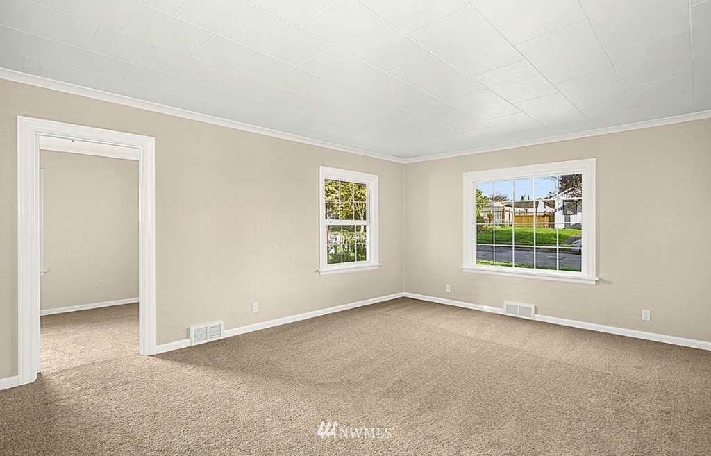 3426 Rockefeller Avenue Everett, WA 98201 - Photo 3 of 10