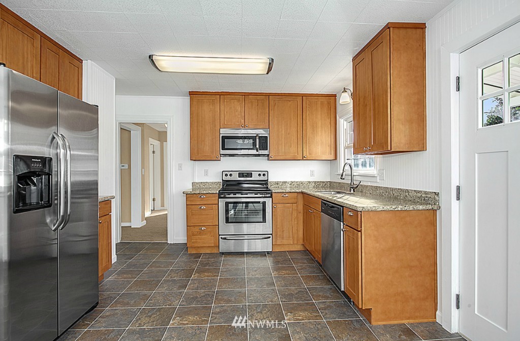 3426 Rockefeller Avenue Everett, WA 98201 - Photo 4 of 10