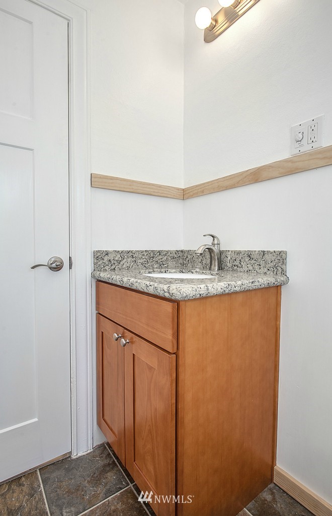 3426 Rockefeller Avenue Everett, WA 98201 - Photo 6 of 10