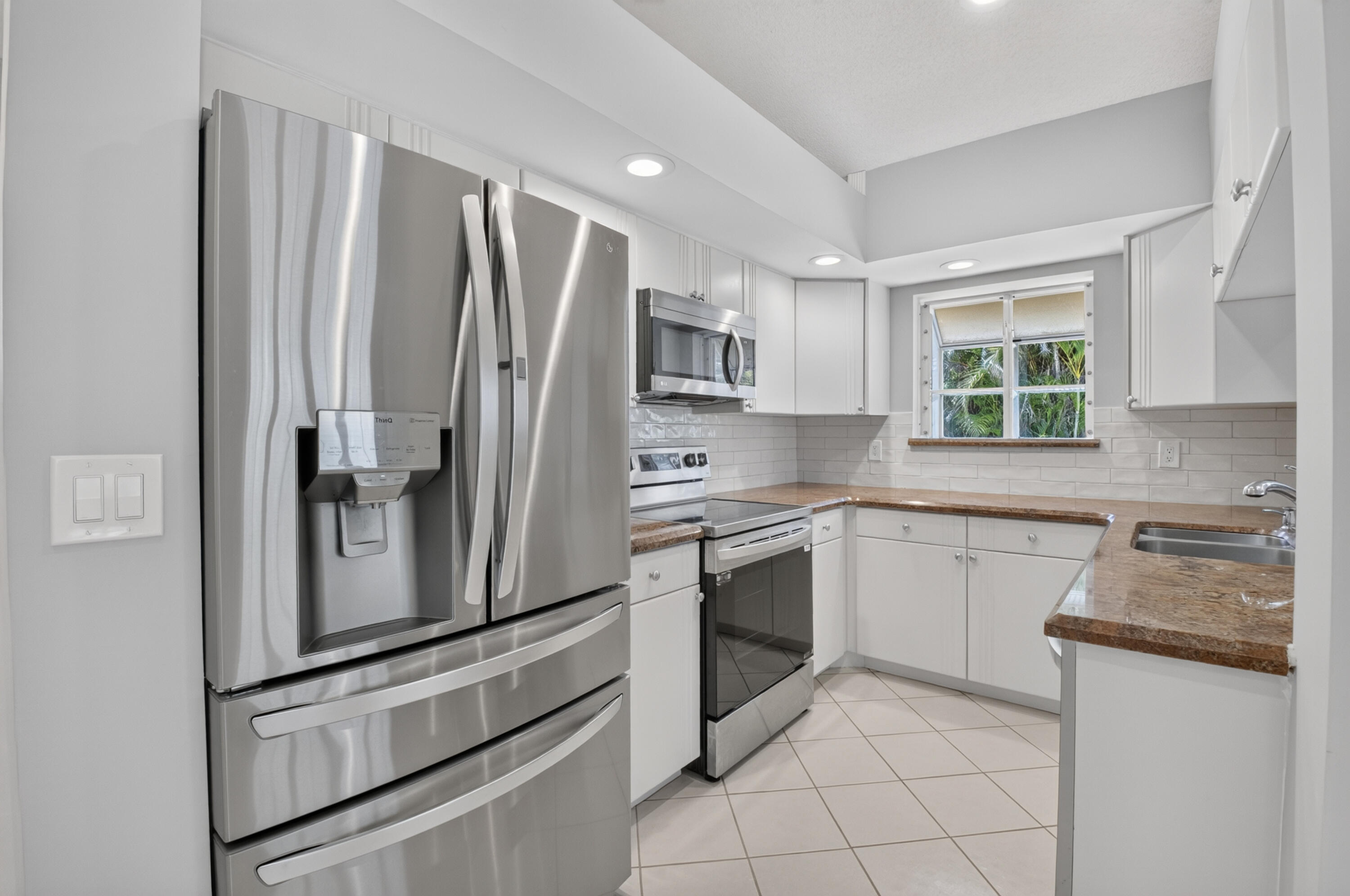 10911 Ladera Lane, Unit A Boca Raton, FL 33498 - Photo 16 of 52 DSC_5244