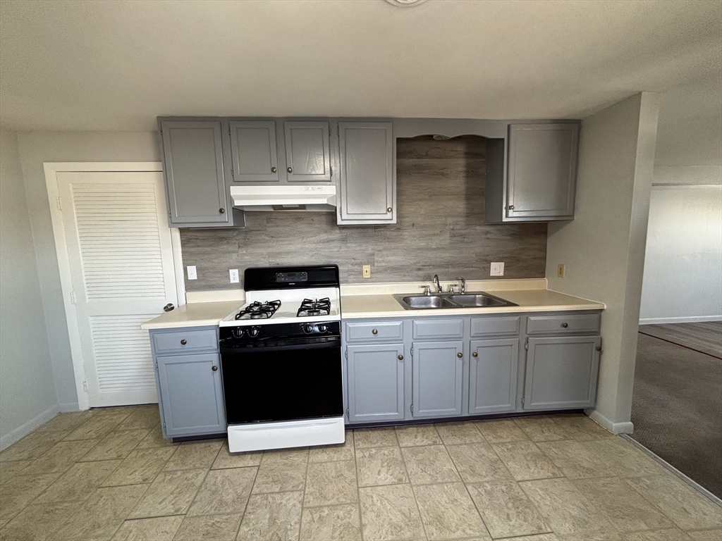 199 Flint Street, Unit 2R Fall River, MA 02723 - Photo 1 of 10