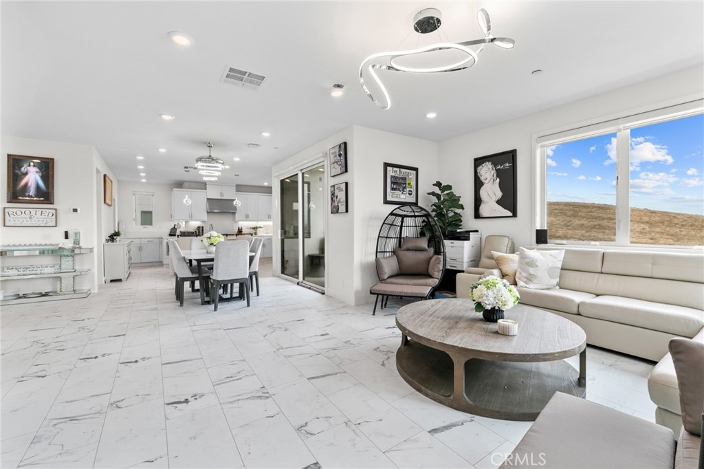 243 Waypoint Tustin, CA 92782 - Photo 6 of 27