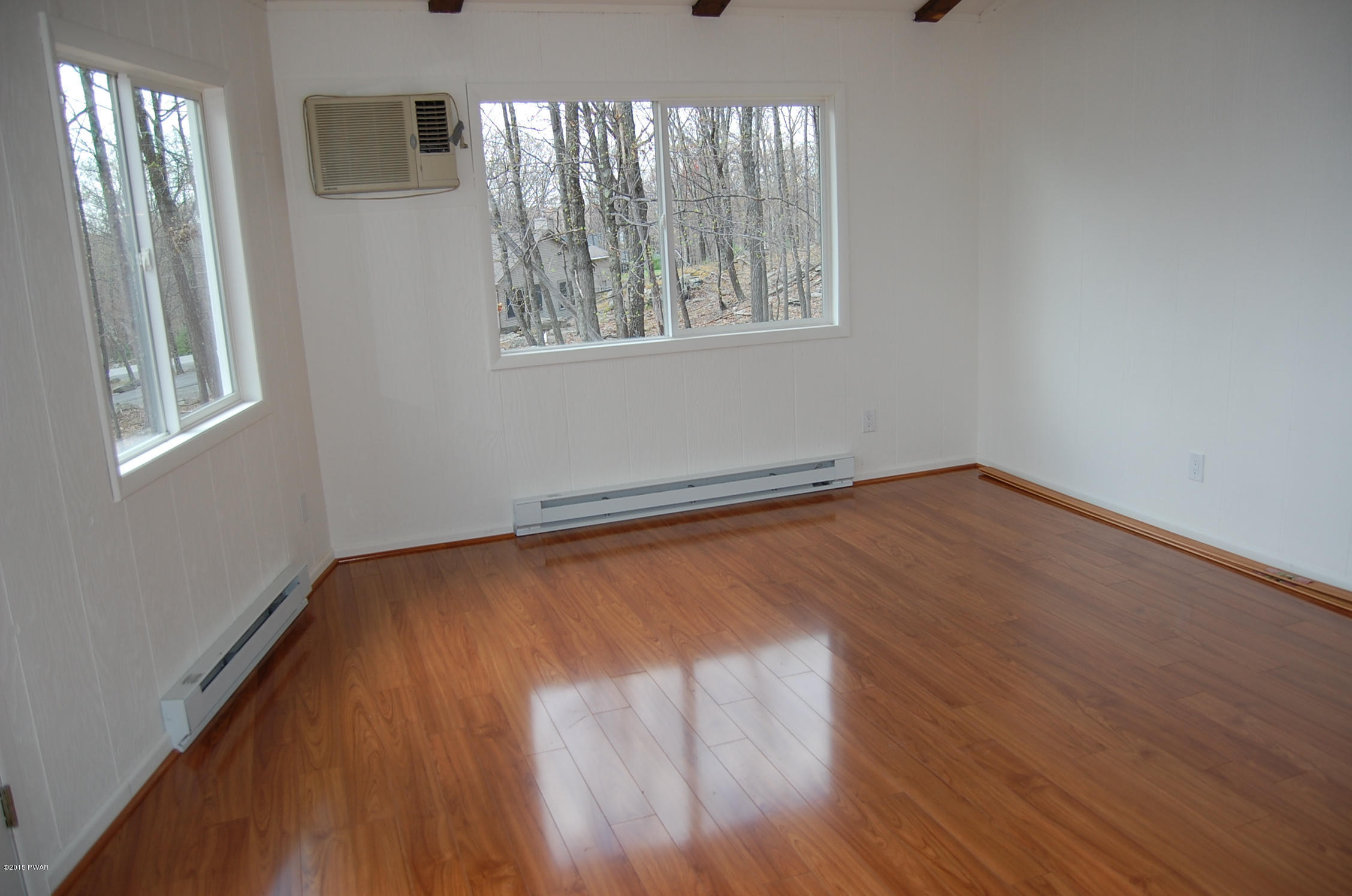 503 Maple Ridge Drive Hawley, PA 18428 - Photo 5 of 13 Gallery Image 5
