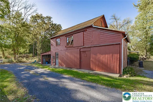 $490,000 | 7727 Martins Creek Belvidere Highway, Bangor, PA 18013