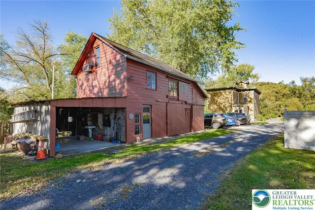 $490,000 | 7727 Martins Creek Belvidere Highway, Bangor, PA 18013