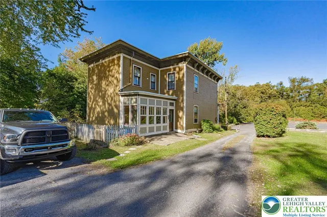 $490,000 | 7727 Martins Creek Belvidere Highway, Bangor, PA 18013