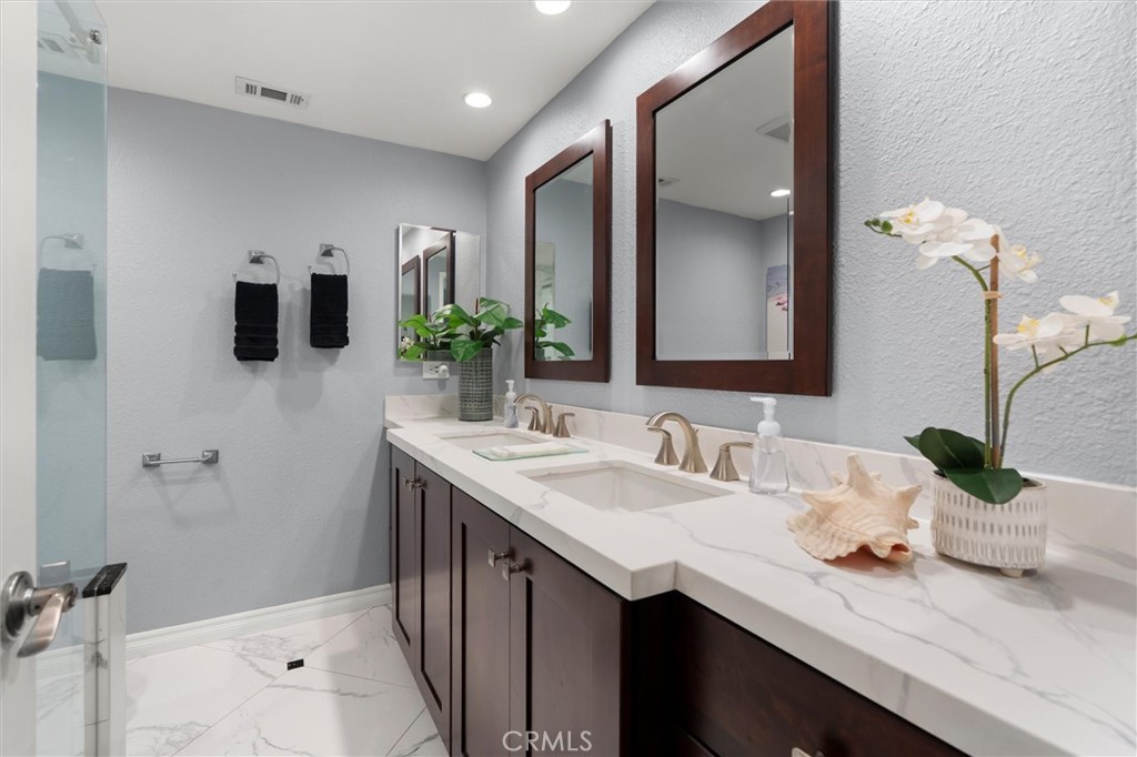 2904 Clubhouse Road Costa Mesa, CA 92626 - Photo 12 of 19