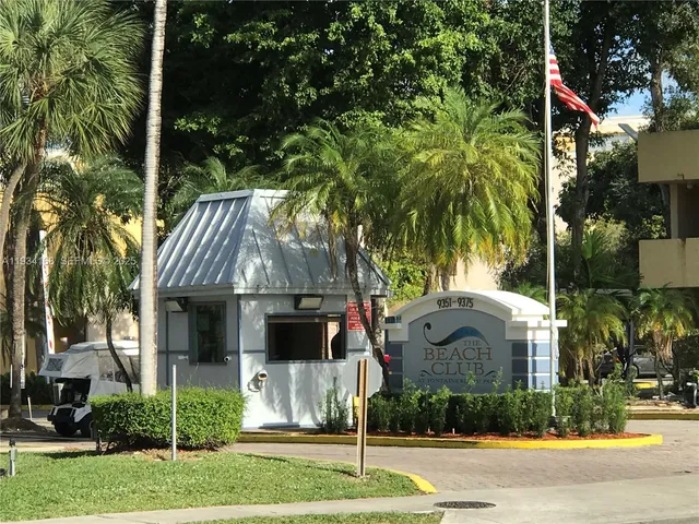 $2,495 | 9355 Fontainebleau Boulevard, Unit C105, Miami, FL 33172