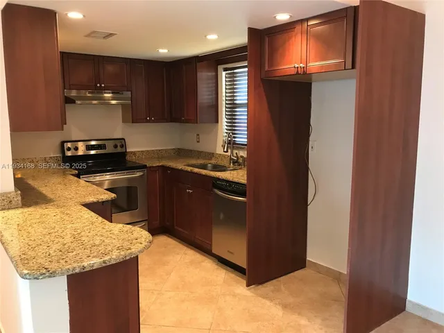 $2,495 | 9355 Fontainebleau Boulevard, Unit C105, Miami, FL 33172