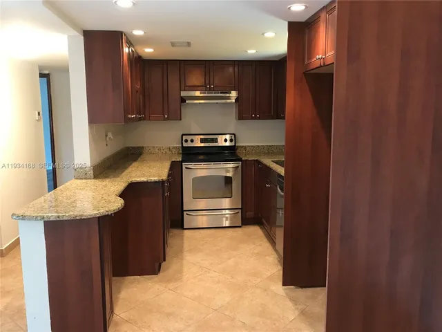 $2,495 | 9355 Fontainebleau Boulevard, Unit C105, Miami, FL 33172